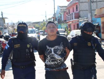 Motocicleta, pistola y fuga fallida: así atraparon a dos presuntos sicarios