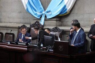 Congreso inicia sesión y aprueba conocer estado de sitio