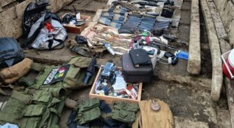 PNC y Ejército decomisan arsenal de guerra y erradican marihuana valorada en Q161 millones en Petén