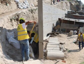 Construyen muros de contención en asentamientos del área metropolitana