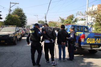 Capturan a dos presuntos asaltantes tras denuncia ciudadana en zona 12 de Villa Nueva