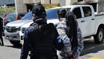 Capturan a presunta integrante de organización terrorista con revólver ilegal en zona 24