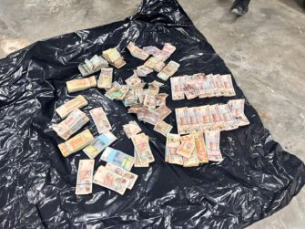 Capturan a hombre con casi Q192 mil sin justificar en Santa Elena, Petén