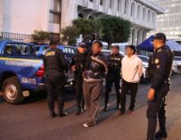 Recapturan a dos presuntos asaltantes que intentaron huir en taxi pirata en zona 8