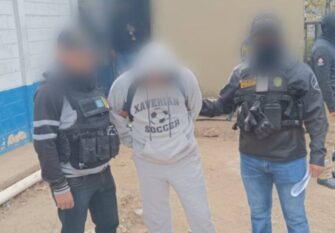 Detienen al director y alcaide de la cárcel Mariscal Zavala por autorizar privilegios a reclusos