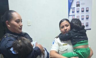 PNC rescata a dos hermanos de 1 y 3 años tras ser abandonados y atacados por un perro