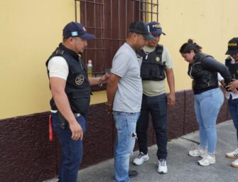 Pareja capturada con granada, armas y droga tras evadir control policial