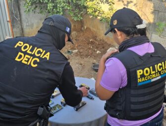 Policía entra a guarida del barrio 18 y descubre arsenal peligroso