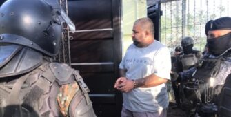 Dudas por imagen viral de alias “el Lobo” tras requisa en Renovación 1