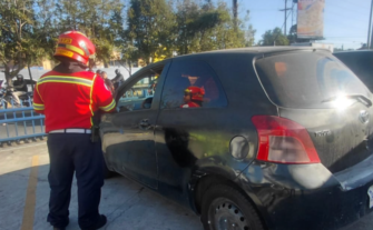 Disparan contra vehículo en la calzada Atanasio Tzul; conductora sale ilesa