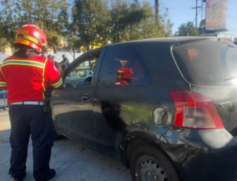 Disparan contra vehículo en la calzada Atanasio Tzul; conductora sale ilesa
