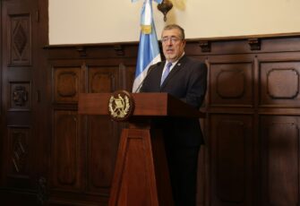 Gobierno anuncia medidas ante alza de combustibles y propone subsidios temporales