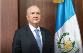 Congreso elige de madrugada a Roberto Molina Barreto como magistrado de la CC tras jornada tensa