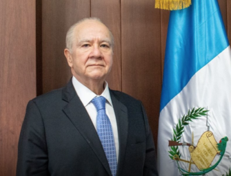 Congreso elige de madrugada a Roberto Molina Barreto como magistrado de la CC tras jornada tensa