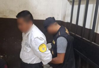 Capturan a guardia de seguridad por seis casos de violación y portación ilegal de armas