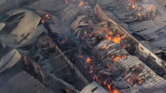 Incendio en Parque Industrial Zeta exige 11 horas de trabajo a bomberos