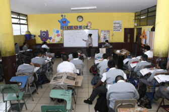 Mineduc prepara reglas para uso de IA en escuelas públicas