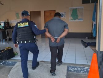 Cazado en bicicleta: presunto ladrón de casas y negocios llevaba hasta un caimán