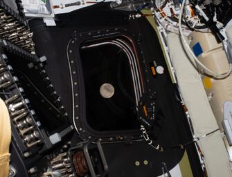 Artemis II rompe récord y se aleja más que nunca de la Tierra