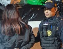 Capturan a mujer por extorsión en zona 10 de Guatemala; suman 500 detenidos en el año