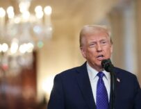 Trump acusa a Irán de incumplir acuerdo y restringir paso de petróleo