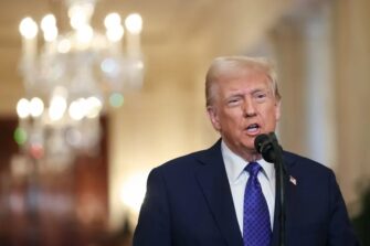 Trump acusa a Irán de incumplir acuerdo y restringir paso de petróleo