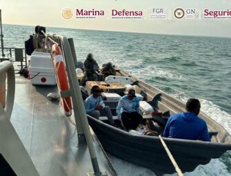 Interceptan embarcación con casi una tonelada de cocaína y detienen a seis extranjeros en costas de Chiapas