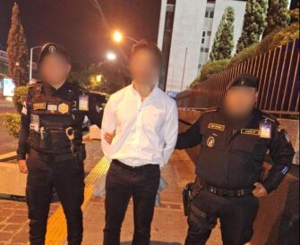 Capturan en La Aurora a extraditable por defraudación fiscal