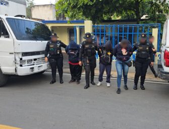 Capturan a presuntas integrantes de “Las Tres Mosqueteras” con repuestos robados valorados en Q250 mil