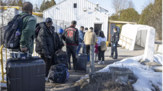 Canadá exige salida voluntaria a miles de migrantes irregulares o serán deportados a EE. UU.
