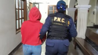 Accidente en ruta a Antigua termina en captura por lavado de dinero