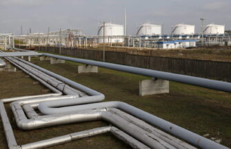 El petróleo WTI se desploma 9% tras reapertura del estrecho de Ormuz