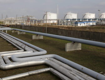 El petróleo WTI se desploma 9% tras reapertura del estrecho de Ormuz