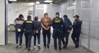 Capturan a cuatro presuntos asaltabuses tras denuncia ciudadana en zona 17
