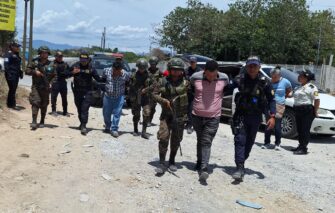 De la golpiza al hospital: peruano cae y revela banda robacarros en El Progreso