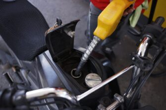 MEM anuncia leve baja en combustibles en Guatemala