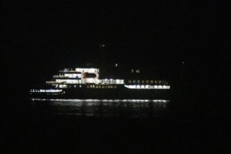 Confinan crucero en Francia tras muerte de pasajero y brote gastrointestinal