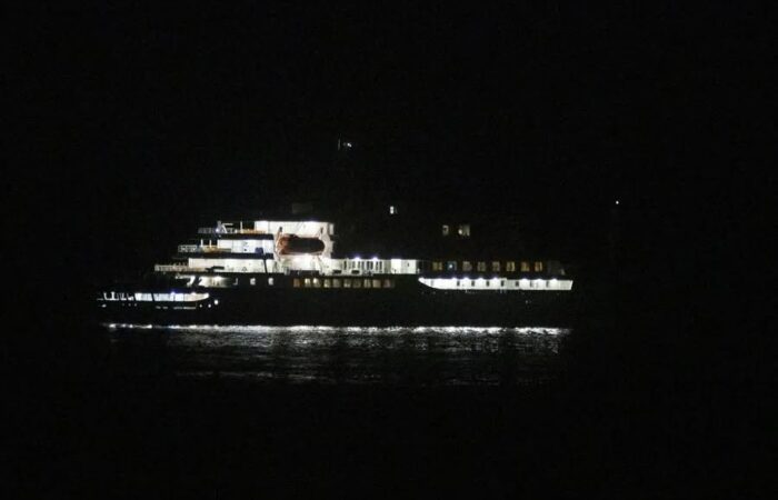 Confinan crucero en Francia tras muerte de pasajero y brote gastrointestinal