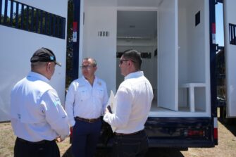 Gobierno estrena flotilla de traslado para reos