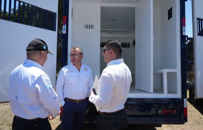 Gobierno estrena flotilla de traslado para reos