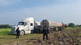 Recuperan cisterna robada con 3 mil 600 litros de combustible