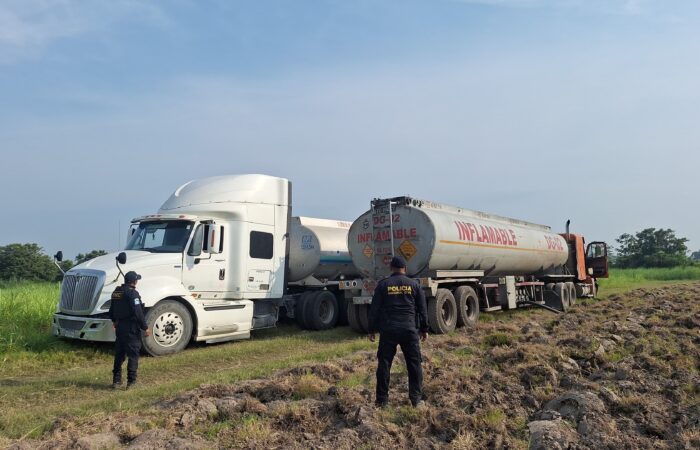 Recuperan cisterna robada con 3 mil 600 litros de combustible