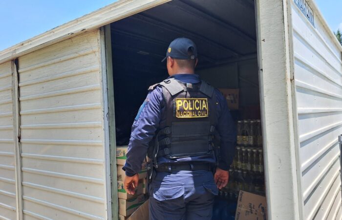 Recuperan camión con mercadería de más de Q150 mil tras asalto en Barberena