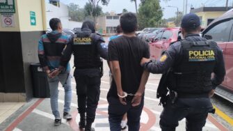 Capturan a tres presuntos roba teléfonos en Mixco