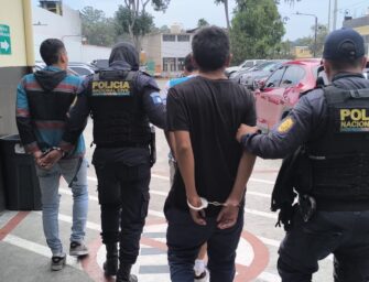 Capturan a tres presuntos roba teléfonos en Mixco