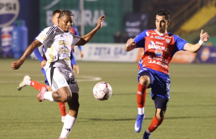 La intensa semifinal entre Chivos y Cremas se resolverá en Quetzaltenango