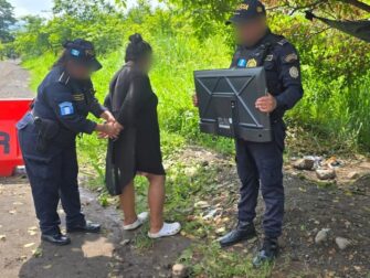 Detienen a mujer cuando intentaba ingresar un televisor de forma irregular a la Granja Canadá