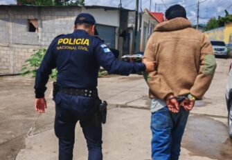Capturan a hombre señalado de atacar con machete a su exconviviente en Santa Rosa