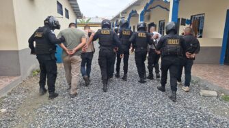 Cinco capturados y dos policías heridos tras enfrentamiento armado en Morales, Izabal
