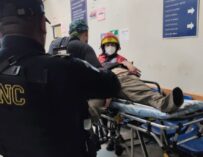 Menor de 17 años queda bajo custodia por ataque armado que dejó dos muertos